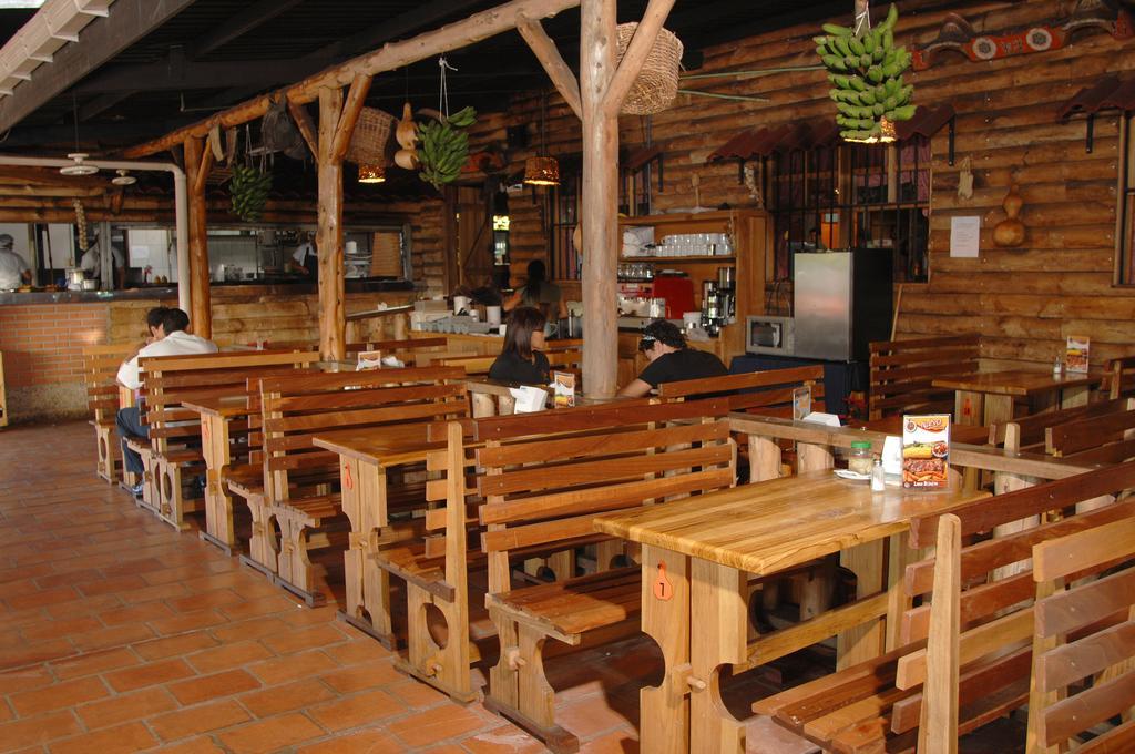 Hotel Las Brumas Cartago Exterior foto