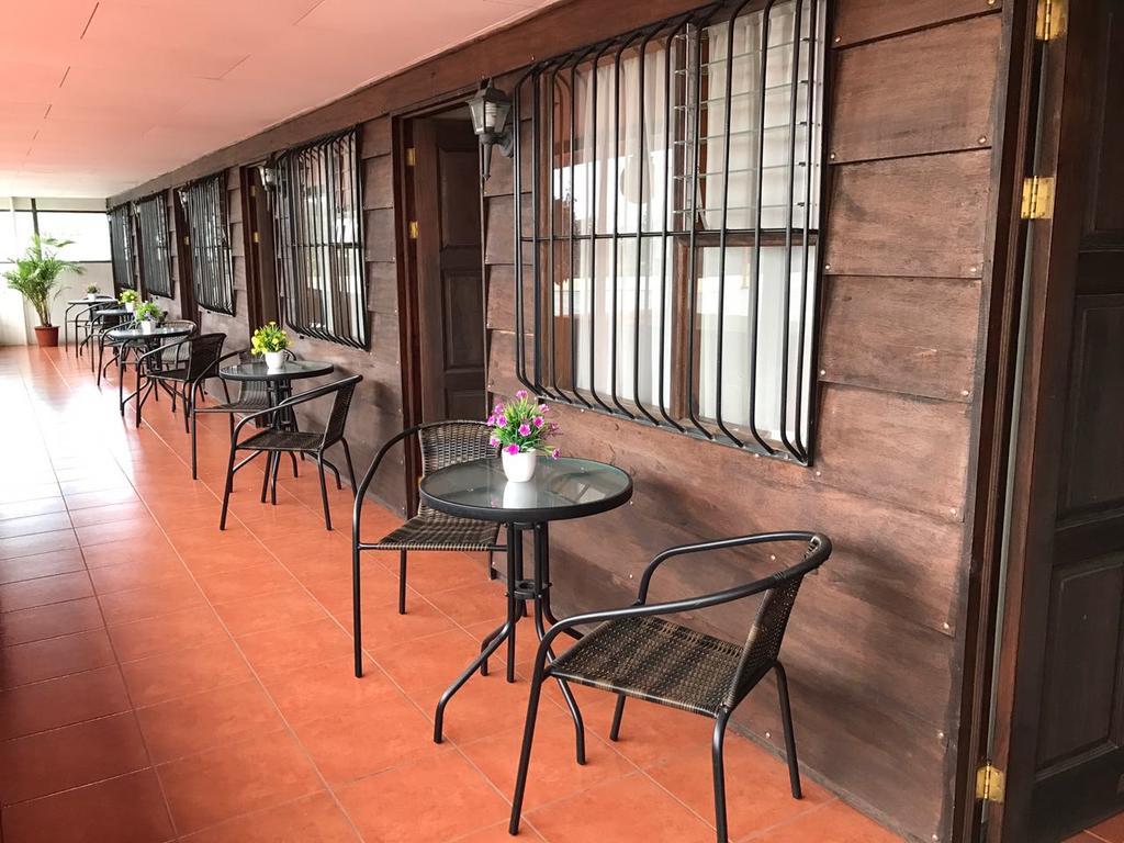 Hotel Las Brumas Cartago Exterior foto