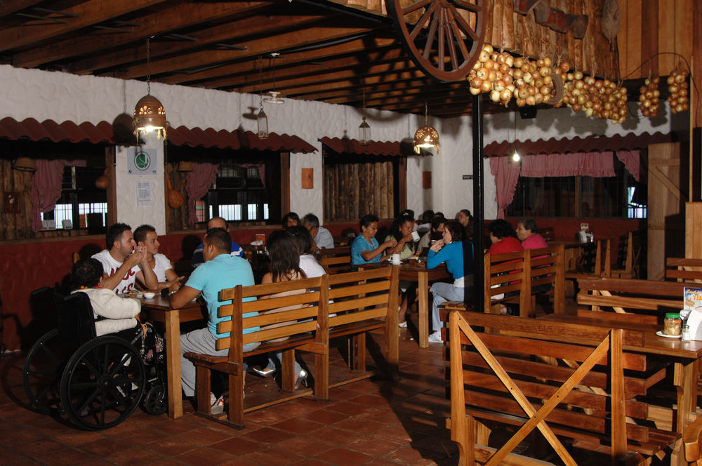 Hotel Las Brumas Cartago Exterior foto